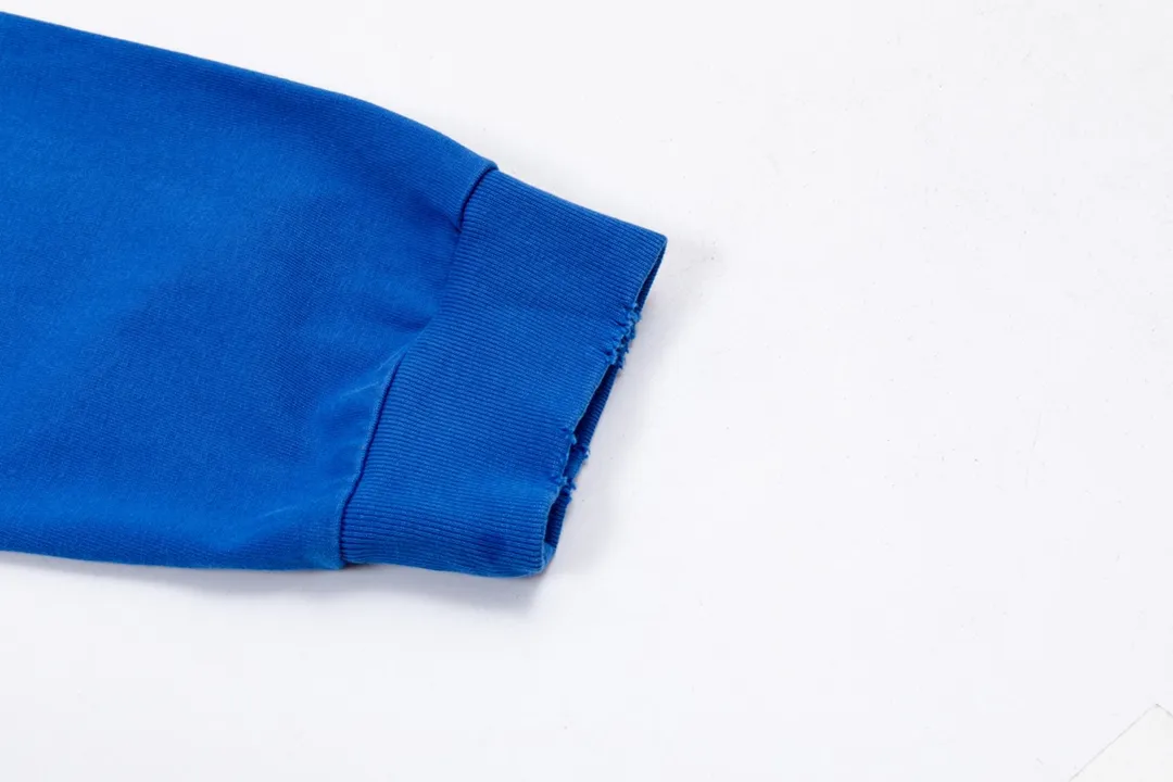 P220 CHROME HEARTS LoGo is fashionable and elegant, with dropped shoulders. The fabric is made of 26s double-yarn combed cotton compact spinning yarn with a weight of 280. It is matched with 1*1 Salona rib. The fabric is fermented and has a loose fit. Color: Blue Size: S～XXL